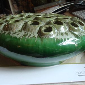 groen aardewerk, Luimes & Luimes, geglazuurd overlopende tinten, vaas met meerdere bloem openingen tulpen vaas  bloemen vaas / plant pot,  kunstwerk, CORAL 1 VASE HOLES REACTIVE GREEN 34X15CM (op voorraad) V1