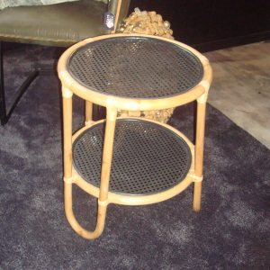 bruin bamboe rotan met rond tafel blad zwart rotan gevlochten onderblad, Lauco , bijzet tafel / nachtkastje / planten tafeltje  52cm hoog en 45cm doorsnede(op voorraad) V1