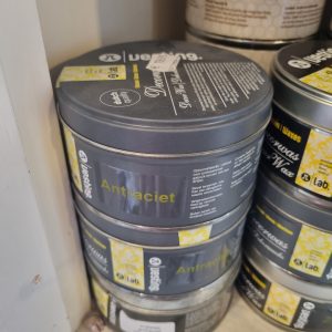Verf natuurlijk (Vesting), Antraciet, Terpentijn was / Meubel was, verander u houten meubel of vloer met een thee doek in wrijven van kleur. 370ml (op voorraad) V3