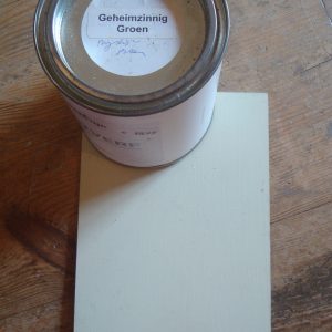 Verf natuurlijk, geheimzinnig groen, Handig met 1 soort verf geschikt voor op hout, muur, kunststof, tegels en stof zonder primer afneembaar. (op voorraad) V1