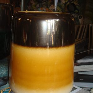 geel oker crème goud brons aardewerk, Luimes & Luimes, geglazuurd gestreept  bloemen vaas / plant pot,  kunstwerk ANDES TRIO 6 A GOLDEN - Caramel Cream 25X32CM (op voorraad ) V2