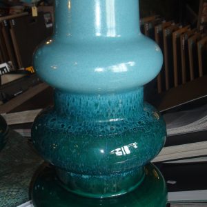 BLauw naar groen, Luimes & Luimes, geglasuurd prachtig kunst werk overloop tinten bijzondere bloem vaas plant pot keramiek aardewerk , Lausanne 1-2  blue green isch blue 21x38.5cm   ( voorraad) V 1