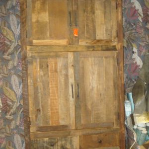 bruin gerycled massief geheel van hout opberg slaap kamer keuken kast 2 boven deuren 2 midden deuren en lade geheel boeken kast Hoogendam By Mooss , , 90 breed 45 diep en 176 hoog, met 4 lades en plank in middelste kast ( op voorraad ) V1