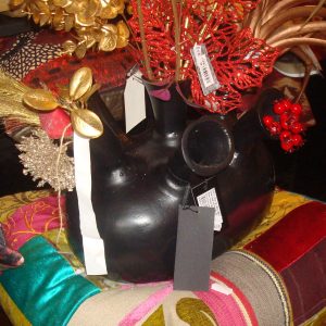 Zwart aluminium, Diga Colmore, ovaal met 7 openingen, plant pot / bloem vaas, vase w/7 mouth oval ALU RAW/MATT black. hoogte: 25 cm breedte: 32 cm lengte: 18 cm v0