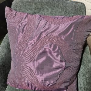 Paars kussen golvend patroon 60x60cm vierkant, M.M. Metamorphosis, achterkant gelijk aan voorkant handgemaakt incl. binnen kussen (op voorraad) V1