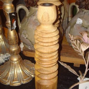 Bruin hout blank, By boo,  kaarsenhouder handgemaakt prachtig genaamd Totem naturelmet de afmetingen (BxDxH): 7x7x26.5 cm (op voorraad) V1