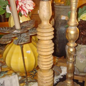 Bruin hout blank, By boo, kaarsenhouder handgemaakt prachtig genaamd Totem naturel met de afmetingen (BxDxH): 7x7x45 cm (op voorraad) V1