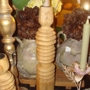 By boo, hout blank kaarsenhouder handgemaakt prachtig genaamd Totem naturel  met de afmetingen (BxDxH): 7x7x36 cm (op voorraad) V1