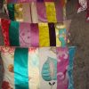 roze Paars groen gemêleerd kussen 60x60cm vierkant, M.M. Metamorphosis, patchwork hand werk, de achterkant grijs zijden look, prijs incl. binnen kussen (op voorraad) V1 - Afbeelding 3