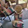 Roze blauw kussen 60x60cm vierkant ,M.M. Metamorphosis, patchwork hand werk, de achterkant beige linnen, prijs incl. binnen kussen (op voorraad) V1 - Afbeelding 2