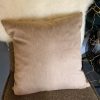 roze blauw kussen 60x60cm vierkant, M.M. Metamorphosis, patchwork hand werk, de achterkant beige bruin, prijs incl. binnen kussen (op voorraad) V1 - Afbeelding 2