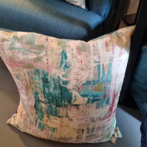 Blauw turquoise beige gemêleerd kussen 60×60cm vierkant, M.M. Metamorphosis, handwerk, de achterkant blauw linnen, prijs incl. binnen kussen (op voorraad) V1