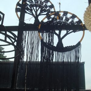 zwart wol macramé raam hanger boom rond in rieten cirkel handgemaakt, Varios, raam hanger of muur decoratie, gewoven boom e, tree of life black rond 40 cm doorsnede (op voorraad) V 1
