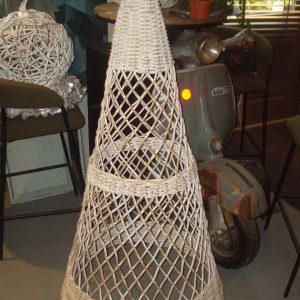 Wit rotan, kerstboom decoratie ornament, gewoven rotan, Hoog: 140cm doorsnede: 70 cm (op voorraad) V1