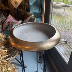 Brons koper goud, ronde schaal van aluminium van Diga Colmore,   doorsnede: 50 cm, doorsnede opening: 38 cm, hoogte: 10 cm, (op voorraad) V1