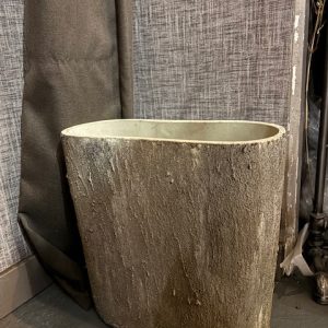 bruin crème zand, Luimes & Luimes, aardewerk plant pot bloem vaas tanger rustiek creme 34 lang en 38 hoog en 14 doorsnede cm langwerpige hogere ovale vorm  bloem vaas plant pot aardewerk  ruwe buitenkant geleefd ( op voorraad ) v1