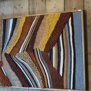 bruin oker blauw wol schilderij met bruine houten lijst, Kersten B.V,  handgemaakt wol  geluid dempend warmte stevig frame met ophang haak kan aan beide zijde worden opgehangen  muurkleed/wandkleed/schilderij/ muur decoratie, l 75 x  d 5 x  h 105 cm (op voorraad) V1