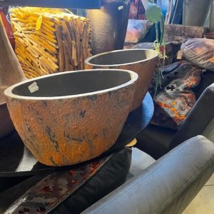 oranje roest bruin aardewerk, Luimes & Luimes, geglazuurd, tanger 36X18X20CM langwerpige ovale vorm wat lager bloem vaas plant pot ruwe buitenkant geleefd ( op voorraad ) v 2