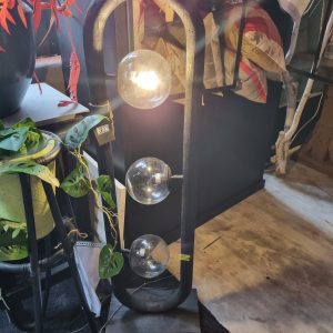 Zwart hout, By Boo, Met 3 ronde glazen lampen staande vloer lamp Floor lamp Eris -  Afmetingen (BxDxH): 35x20x118 cm (op voorraad) V1