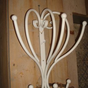 Wit metaal hangende kapstok, Art Sensation, kapstok met 6 ophanghaken geheel van metaal 37 hoog x 32 breed x 22 diep  ( op voorraad ) V1