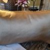 Paars taupe kussen 40x60cm langwerpig, Claudi, met fluwelen strepen, achterkant taupe, inclusief binnen kussen (op voorraad) V1 - Afbeelding 2