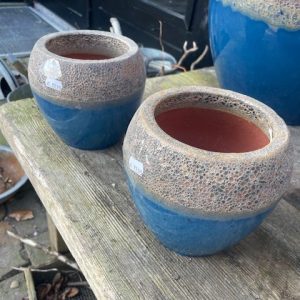 Blauw aardewerk plant pot / bloem vaas geglazuurd, Duif international, Pot yin blue, rond 16 cm x hoog 16 cm, voor binnen en buiten met opening in de onderkant  ( op voorraad ) V1