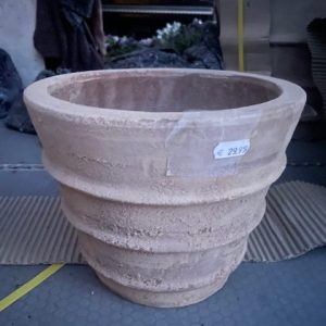 Beige zand terracotta aarderwerk plant pot  bloem vaas , Duif international,  Pot Rocco, rond 12 cm x hoog 19 cm, voor binnen en buiten met opening aan de onderkant  ( op voorraad ) V2