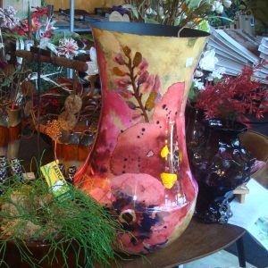 Roze rood bordeaux burgundy goud aluminium bloemen vaas plant pot, Dillewijn Alflora, hand beschilderd, vaas lammie blooming, Hoogte 60 cm x Doorsnede 35 cm (op voorraad) V1