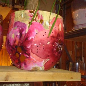 Roze rood bordeaux burgundy goud aluminium bloemen vaas plant pot, Dillewijn Alflora, hand beschilderd, pot lammie blooming, Hoogte 26 cm x Doorsnede 27 cm (op voorraad) V1