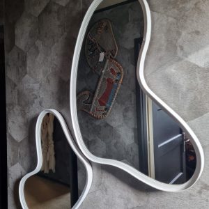 crème wit frame van ijzer achtekant MDF organische vorm, By Boo, set van 2 spiegel Pejo Afmetingen (BxDxH): 46x2,5x61 cm / 60x2,5x70 cm, Met korting! (op voorraad)  V 1