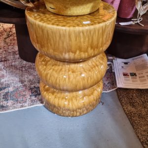 Geel oker geglazuurd aardewerk, kruk / poef 48 cm hoog x 34 cm doorsnede, Ter Steege, Stool stone caramel (op voorraad) V1