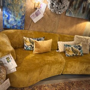 Geel oker, fluweel met een vleug, stof C Aphahrodite, totale lengte: 2,76 elementen bank met vaste kussens, van Sevn model Denise, incl. 15% korting (op voorraad) V1 g