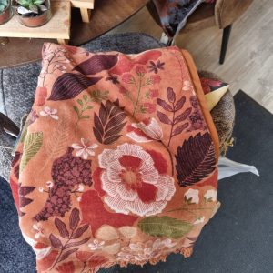 Bruin met bloemen gemêleerd plaid fluweel 130 x 170 cm 100% katoen, Imbarro, genaamd Throw Mye caramel , achterkant effen wandkleed/tafelkleed/ bed loper/sprei/plaid/kleed, ( op voorraad) V1