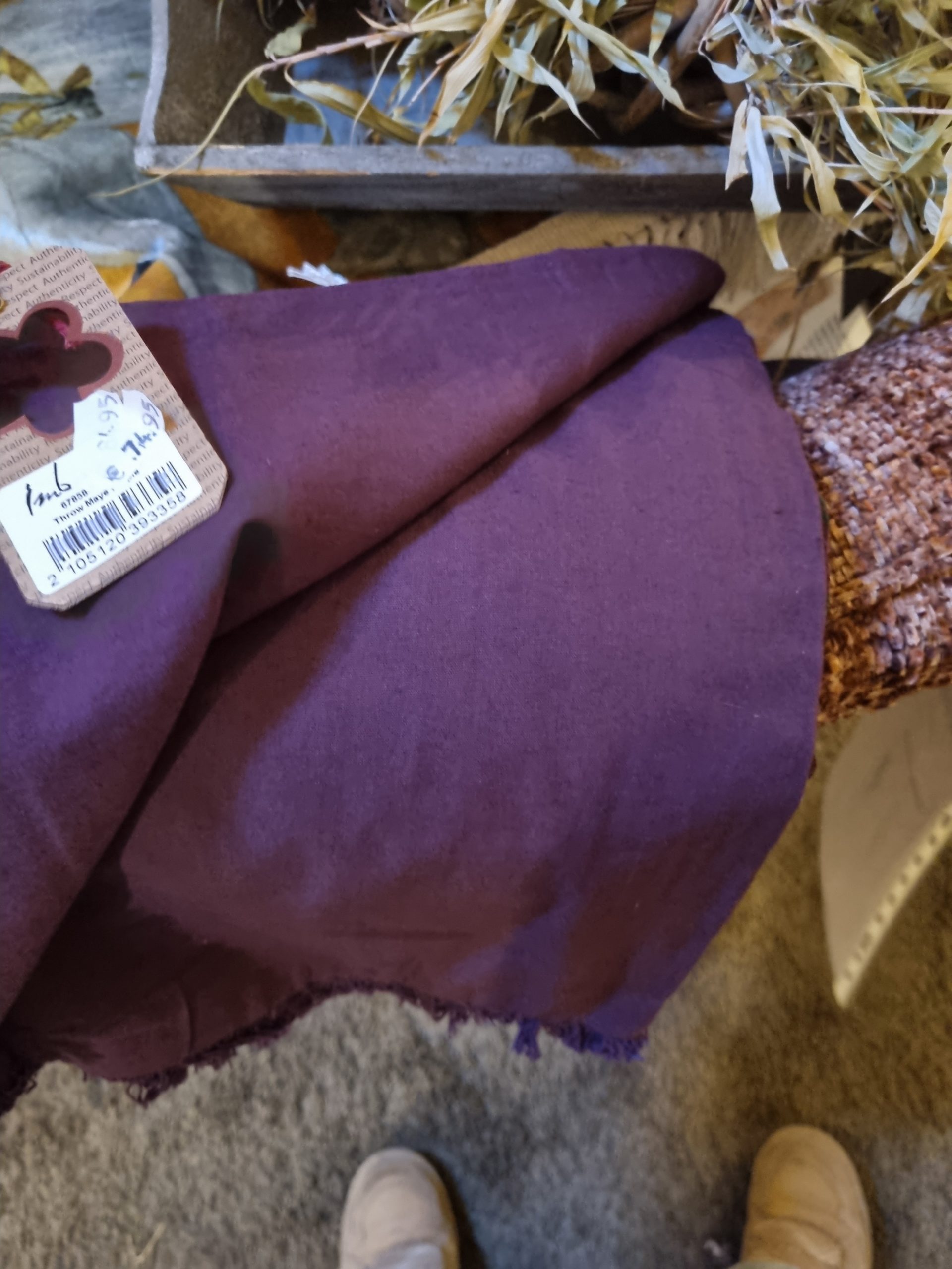 Rood burgundy paars roze met bloemen en bladeren fluweel en de achterkant is Rood burgundy paars gemêleerd plaid 130 x 170 cm 100% katoen, Imbarro, genaamd Throw Maye purple , wandkleed/tafelkleed/ bed loper/sprei/plaid/kleed, ( op voorraad) V1 - Afbeelding 2