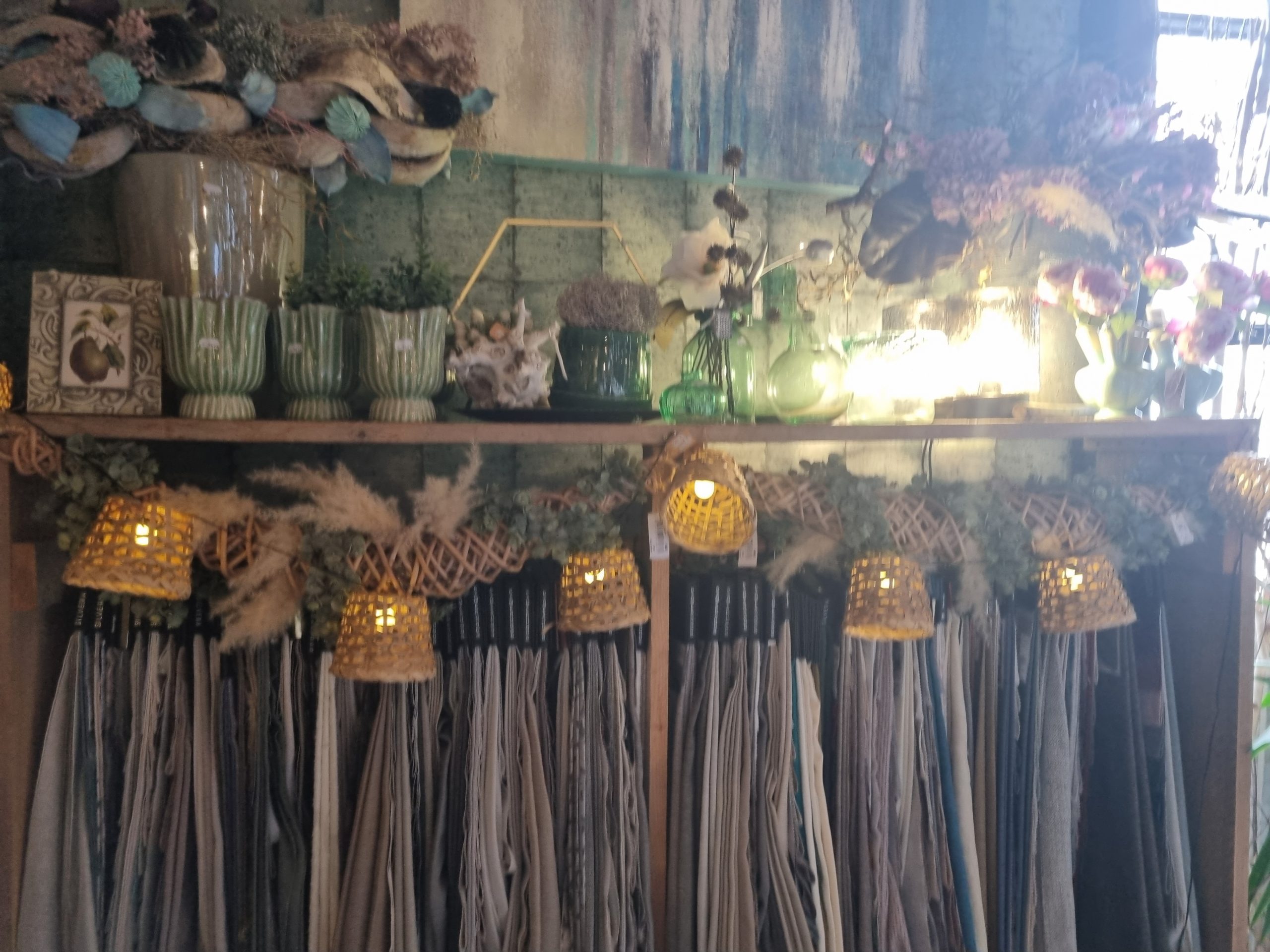 Bruin bamboo lichtstreng met bamboe gevlochten kapjes, Waterdrinker, Lampjes / licht streng , 2 m lang compleet met 8 lichtbollen, kapjes 12cm hoog x 13 cm rond (op voorraad) V2 - Afbeelding 2