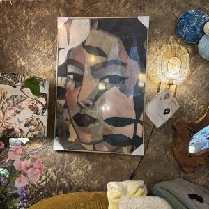 Roze groen blauw gemêleerd gezicht dik geschilderd op doek met houten frame schilderij, 80cm breed x 120 cm hoog, Kersten B.V., Wall frame Canvas Multi (op voorraad) V1