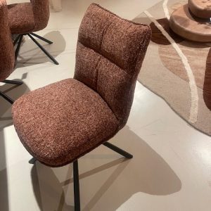 Rood bruin burgundy, stof Gleam, bureau/eetkamer stoel zonder arm, breedte: 64 cm, diepte: 50 cm, zithoogte: 46 cm, totale hoogte: 88 cm, By Boo model Ferre - Burgundy met zwart metalen onderstel met draai mechanisme, incl. korting (op voorraad) V2 g