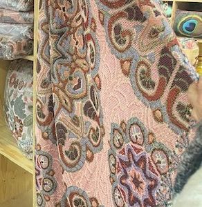 roze met patroon gemêleerd plaid 130 x 170 cm 90% polyester 10% katoen, Imbarro, genaamd Throw Caress , wandkleed/tafelkleed/ bed loper/sprei/plaid/kleed, ( op voorraad) V1