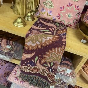 roze bordeaux gemêleerd plaid met bloemen 130 x 170 cm 90% polyester 10% katoen, Imbarro genaamd Throw odile , wandkleed/tafelkleed/ bed loper/sprei/plaid/kleed, ( op voorraad) V1