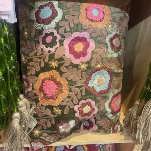 Groen rood  bordeaux burgundy roze  oranje fluweel gemêleerd met geborduurde bloemen fluweel kussen 40x60cm lang, Imbarro, pillow Celine, achterkant fluweel groen, incl. binnen kussen ( op voorraad ) V2