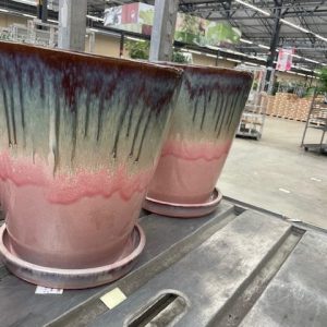 Roze paars overloop aardewerk geglazuurd 33 cm hoog x 30 cm doorsnede plant pot bloem vaas met vaste schotel eronder, Ter Steege kan ook buiten gebruikt worden (op voorraad) V2