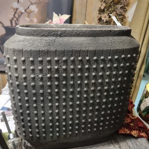 Zwart aardewerk langwerpige plant pot / vaas met noppen, 53 cm hoog x 50 cm lang x 15 cm breed, Ter steege, cement look (op voorraad) v 2