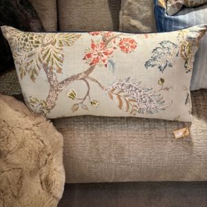 Beige, taupe, blauw linnen kussen, 40x60 cm langwerpig, M.M. Metamorphosis Claudi De Kussenfabriek, prachtig motief,  achterkant satijn in blauwe kleur, incl. binnen kussen(op voorraad) V1