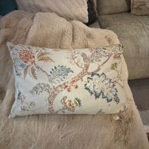 Beige, taupe, blauw linnen kussen, 40x60 cm langwerpig, M.M. Metamorphosis Claudi De Kussenfabriek, prachtig motief,  achterkant taupe kleur, incl. binnen kussen(op voorraad) V1