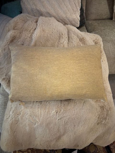 Beige, taupe, blauw linnen kussen, 40x60 cm langwerpig, M.M. Metamorphosis Claudi De Kussenfabriek, prachtig motief, achterkant taupe kleur, incl. binnen kussen(op voorraad) V1 - Afbeelding 2