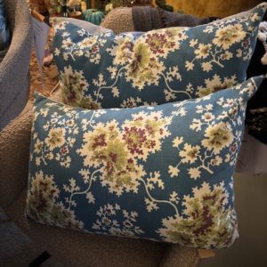 Blauwe canvas stof kussen, 30x50cm lanwerpig, Goround, achterkant grijs linnen look, incl. binnen kussen ( op voorraad ) V2