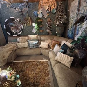 Bruin taupe, fluweel met een vleug, stof C fusion 109 desert, 5 elementenbank 2 delig met vaste kussens, linkerdeel lengte: 280 cm en rechterdeel lengte: 325 cm, Sevn model Ceylon, incl. 15% korting (op voorraad) V1 g