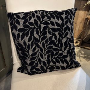 Zwart, geweven met rib stof kussen, 45x45cm vierkant M.M Metamorphosis, incl. binnen kussen ( op voorraad ) V1