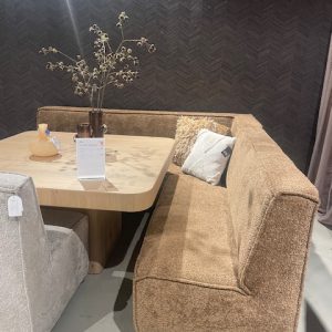 Bruin fluweel teddy, stof Venga- Army, eetkamerbank, (BxDxH) 150x150x93 cm, van Sevn model Sanne, met metaal zwarte slede poten, incl 15% korting, (op voorraad) V0