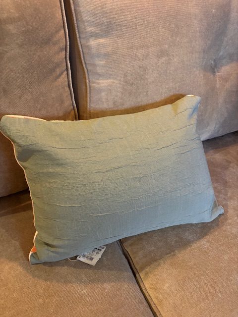 Oranje geel bruin grijs meerkleurig kussen 30x40cm langwerpig, Claudi M.M. Metamorphosis, fluweel, achterkant groen/blauw, incl. binnen kussen (op voorraad) V1 - Afbeelding 2